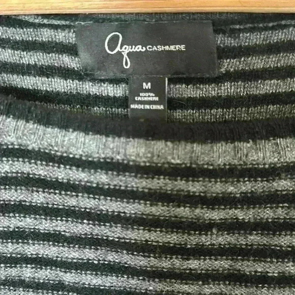 Aqua cashmere sweater - Picture 2 of 9